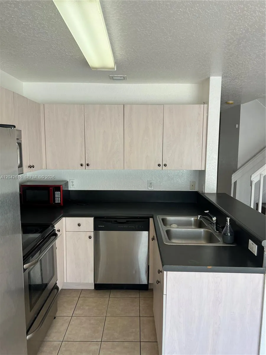 183 Hidden Ct Rd #F-33 Hollywood, FL 33023