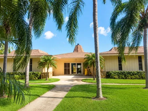 500 W Village Green Cir W #308