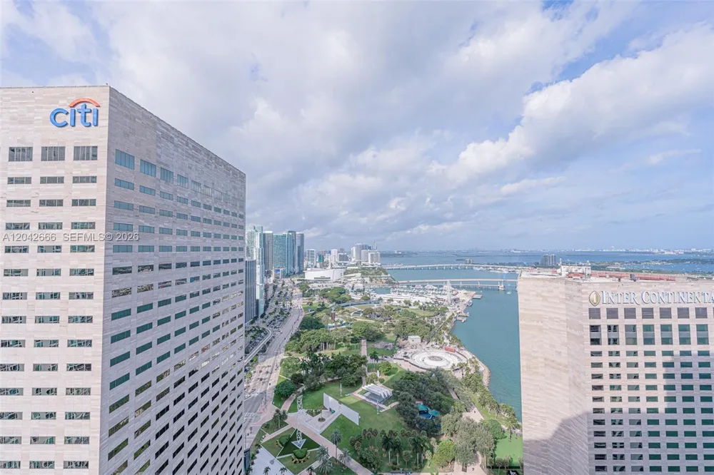 325 S BISCAYNE BLVD #4222 Miami, FL 33131