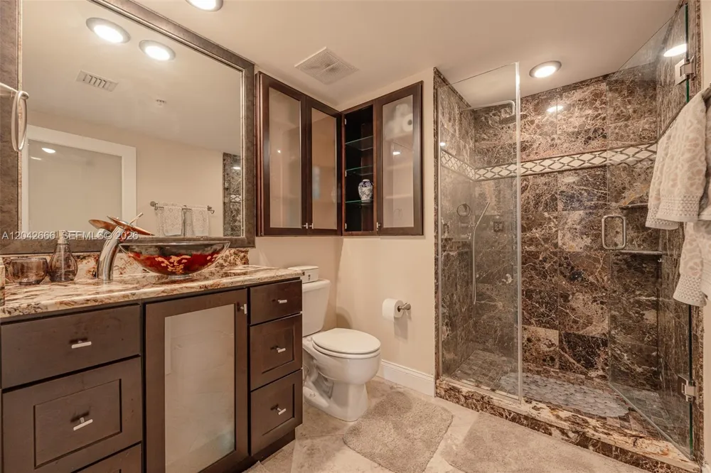 325 S BISCAYNE BLVD #4222 Miami, FL 33131
