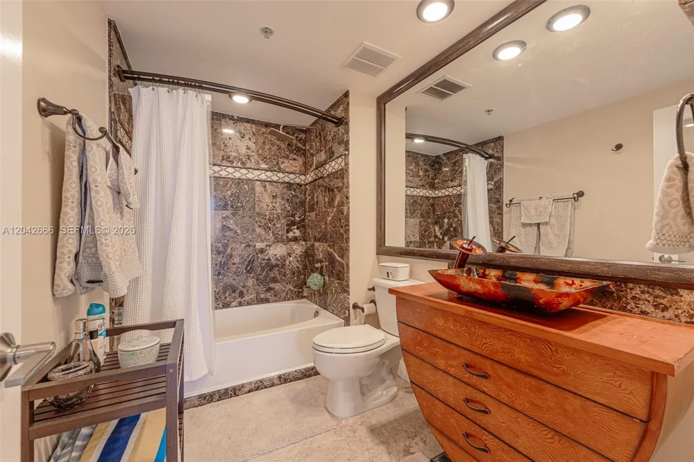 325 S BISCAYNE BLVD #4222 Miami, FL 33131
