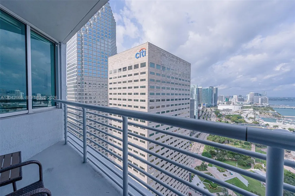 325 S BISCAYNE BLVD #4222 Miami, FL 33131