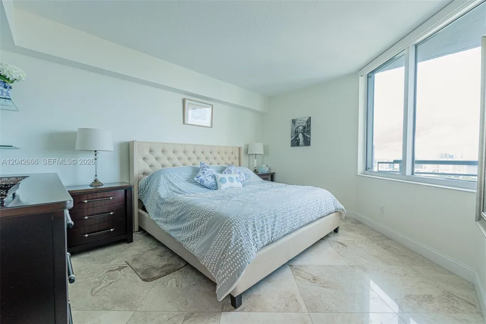 325 S BISCAYNE BLVD #4222 Miami, FL 33131