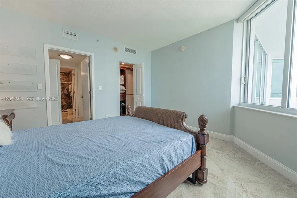 325 S BISCAYNE BLVD #4222 Miami, FL 33131