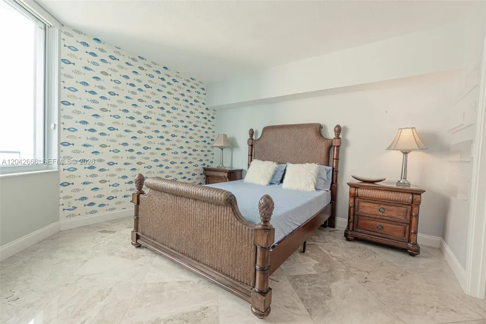325 S BISCAYNE BLVD #4222 Miami, FL 33131