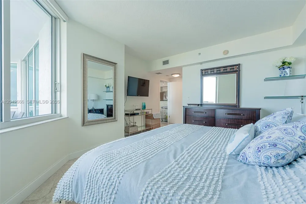 325 S BISCAYNE BLVD #4222 Miami, FL 33131