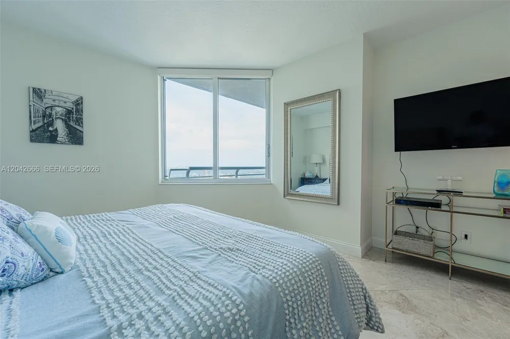 325 S BISCAYNE BLVD #4222 Miami, FL 33131