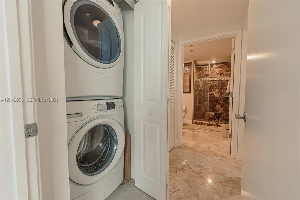 325 S BISCAYNE BLVD #4222 Miami, FL 33131