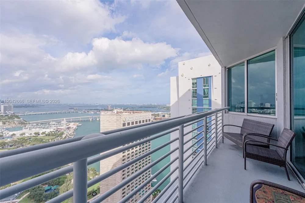 325 S BISCAYNE BLVD #4222 Miami, FL 33131