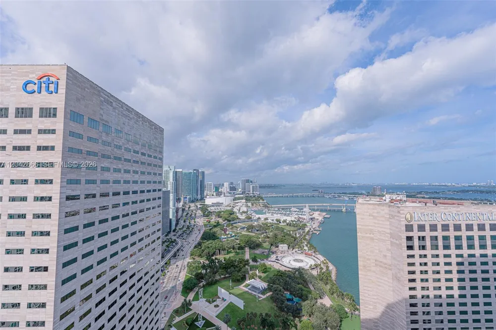 325 S BISCAYNE BLVD #4222 Miami, FL 33131