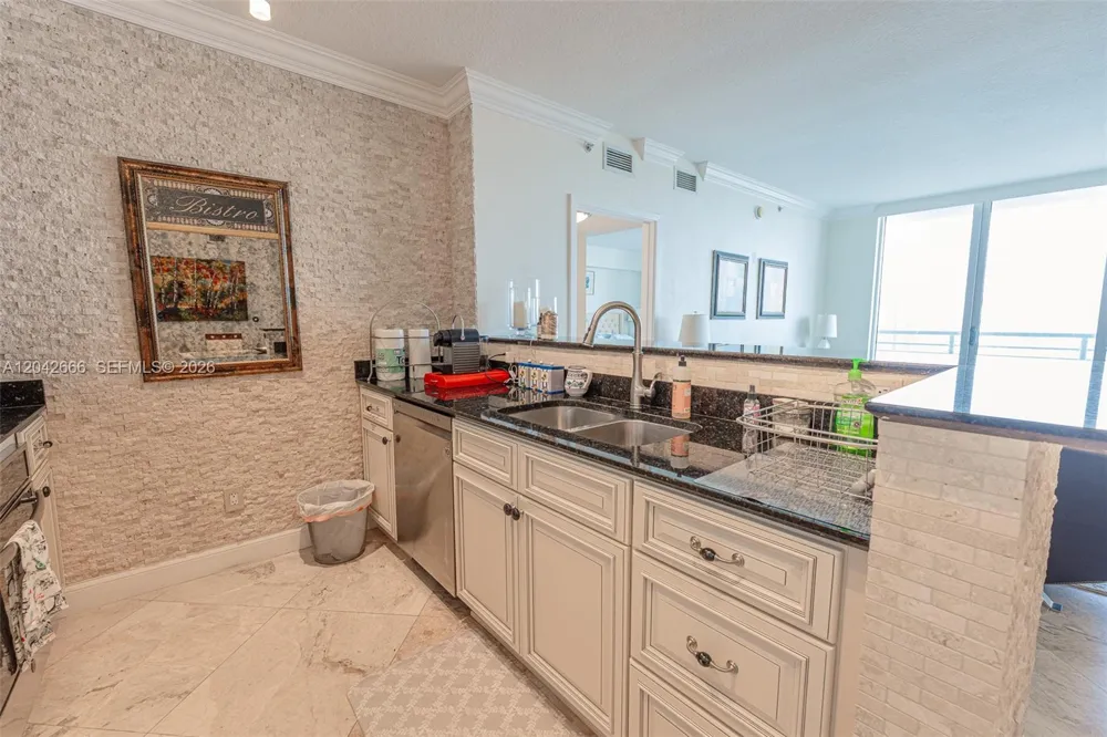 325 S BISCAYNE BLVD #4222 Miami, FL 33131
