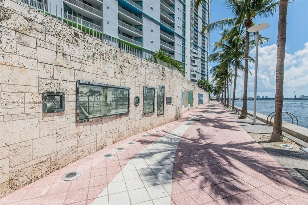 325 S BISCAYNE BLVD #4222 Miami, FL 33131