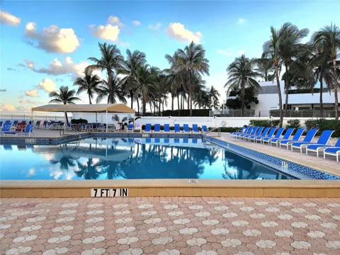 3505 S Ocean Dr #821