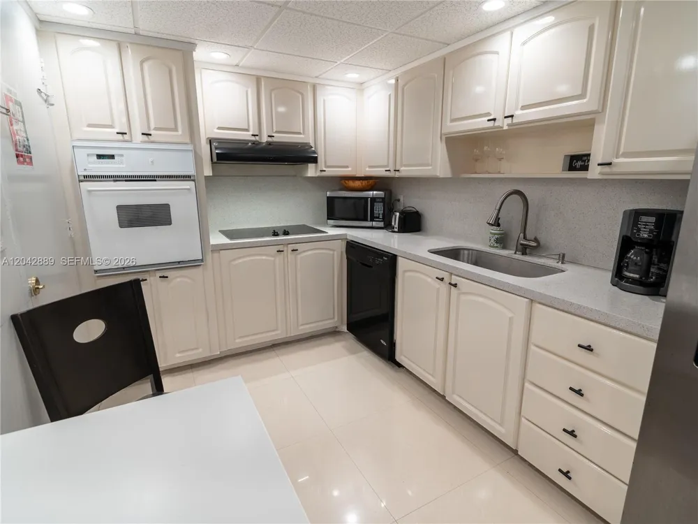 4001 S Ocean Dr #8J Hollywood, FL 33019