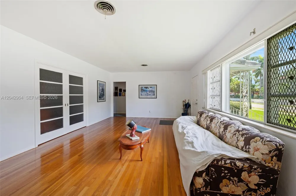 20 SW 4th St Dania Beach, FL 33004