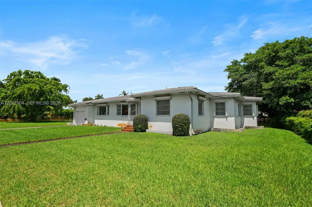 20 SW 4th St Dania Beach, FL 33004