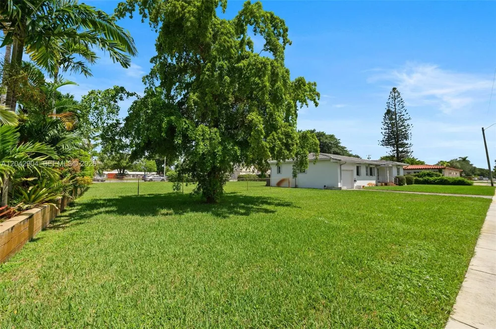 20 SW 4th St Dania Beach, FL 33004