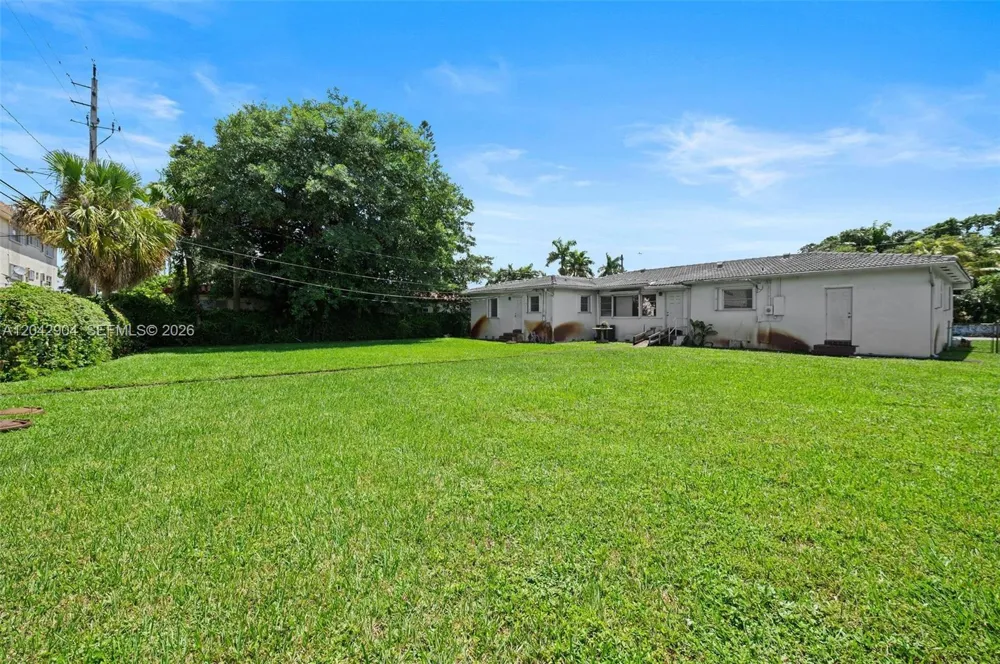 20 SW 4th St Dania Beach, FL 33004