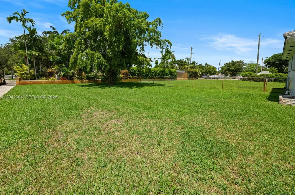 20 SW 4th St Dania Beach, FL 33004