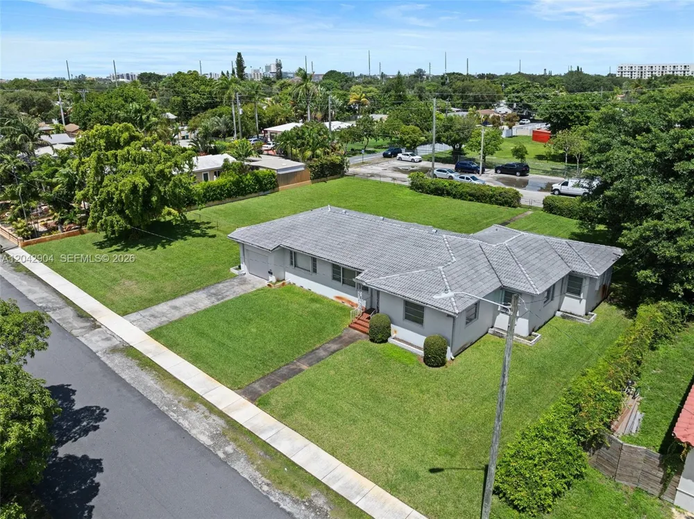 20 SW 4th St Dania Beach, FL 33004