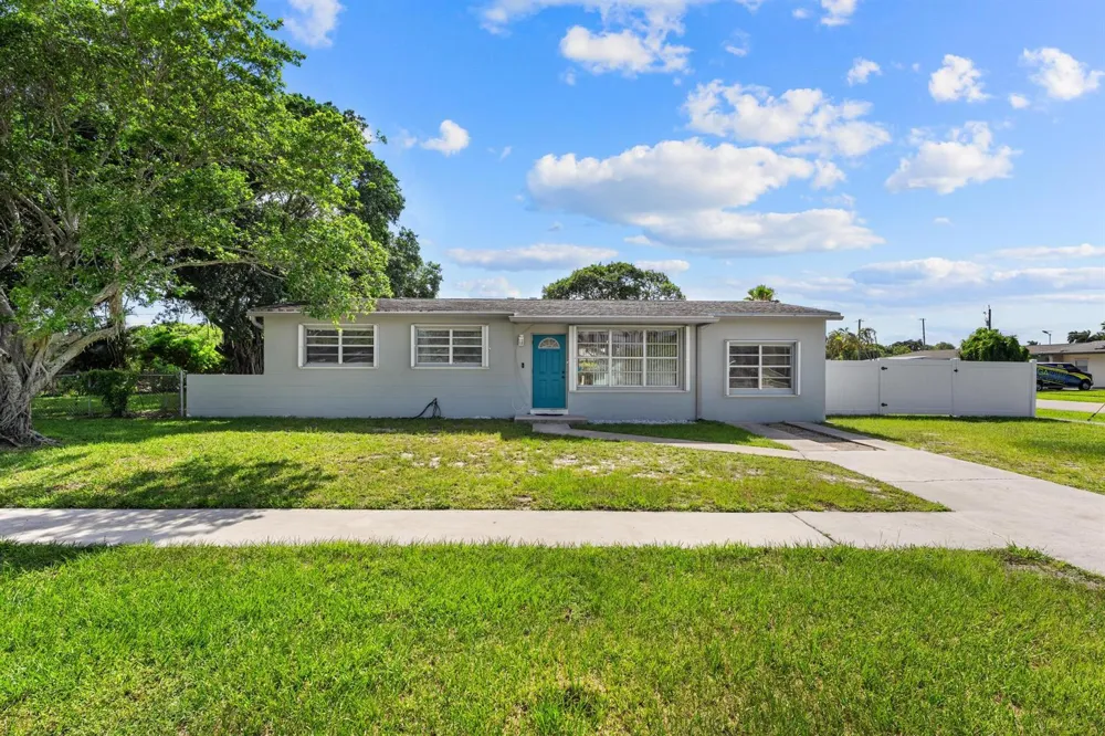 153 Abaco Drive Palm Springs, FL 33461