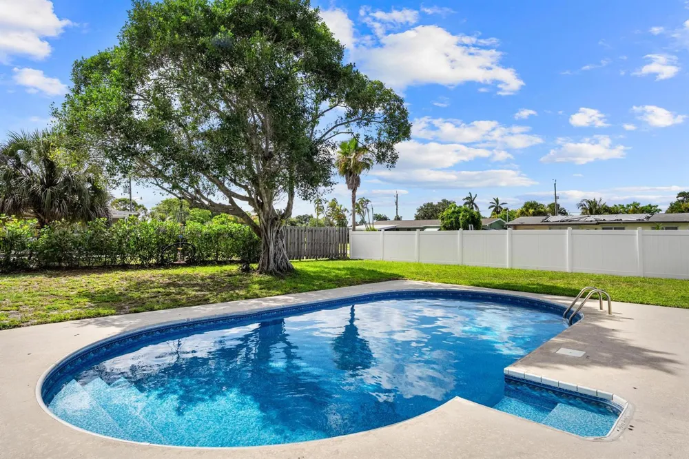 153 Abaco Drive Palm Springs, FL 33461