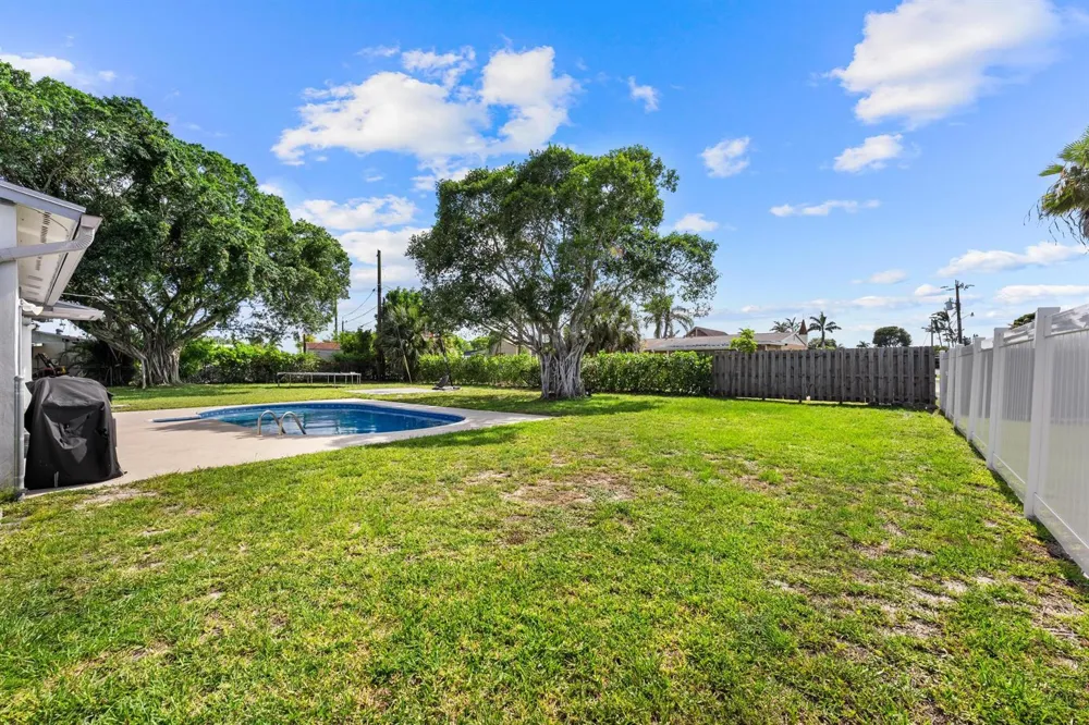 153 Abaco Drive Palm Springs, FL 33461