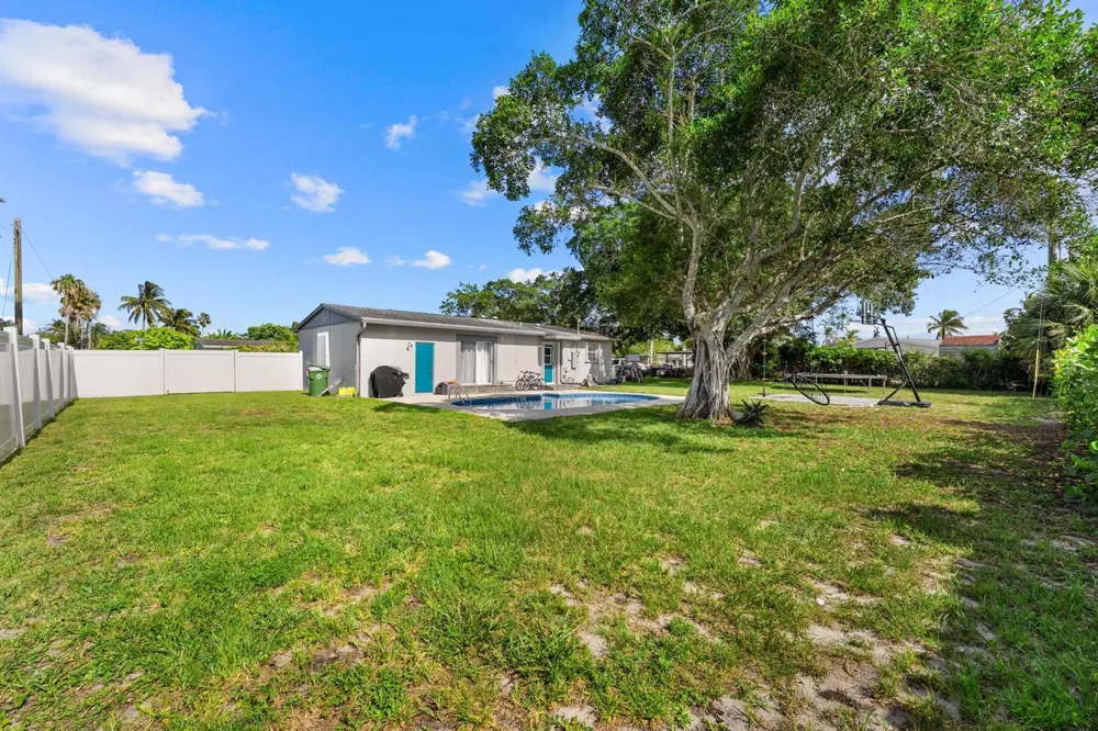 153 Abaco Drive Palm Springs, FL 33461