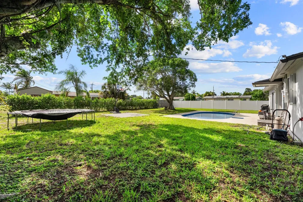 153 Abaco Drive Palm Springs, FL 33461