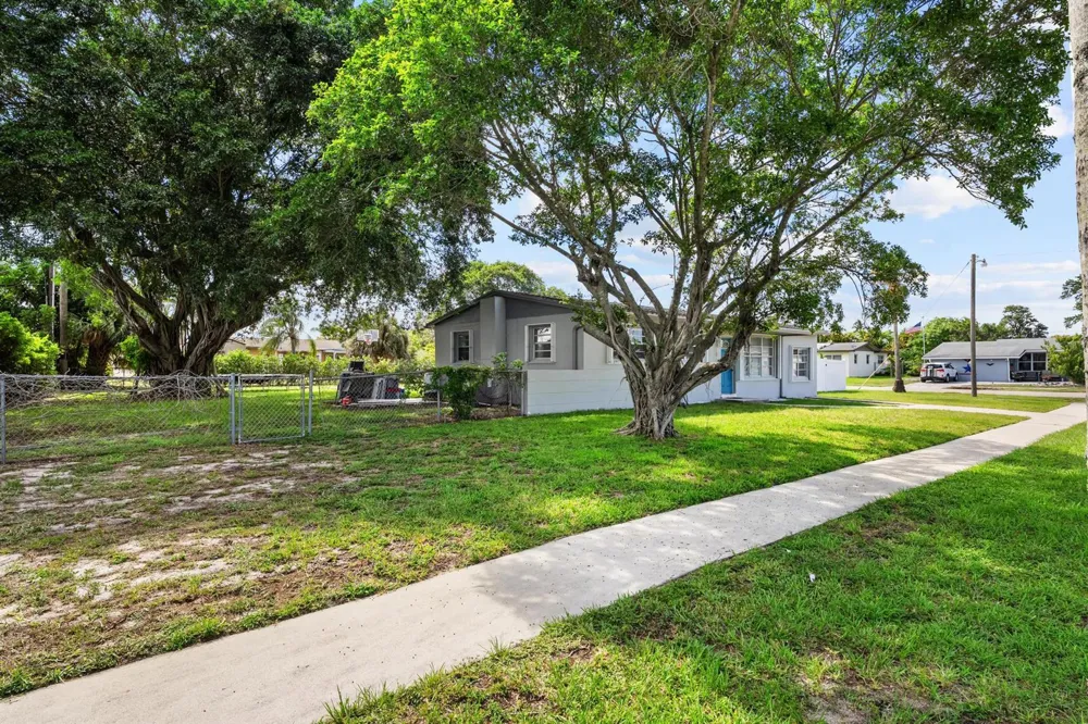153 Abaco Drive Palm Springs, FL 33461