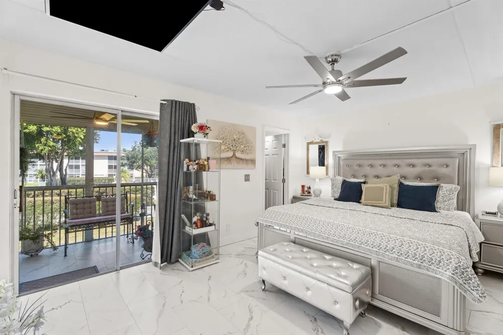 200 Village Green Circle E #206 Palm Springs, FL 33461