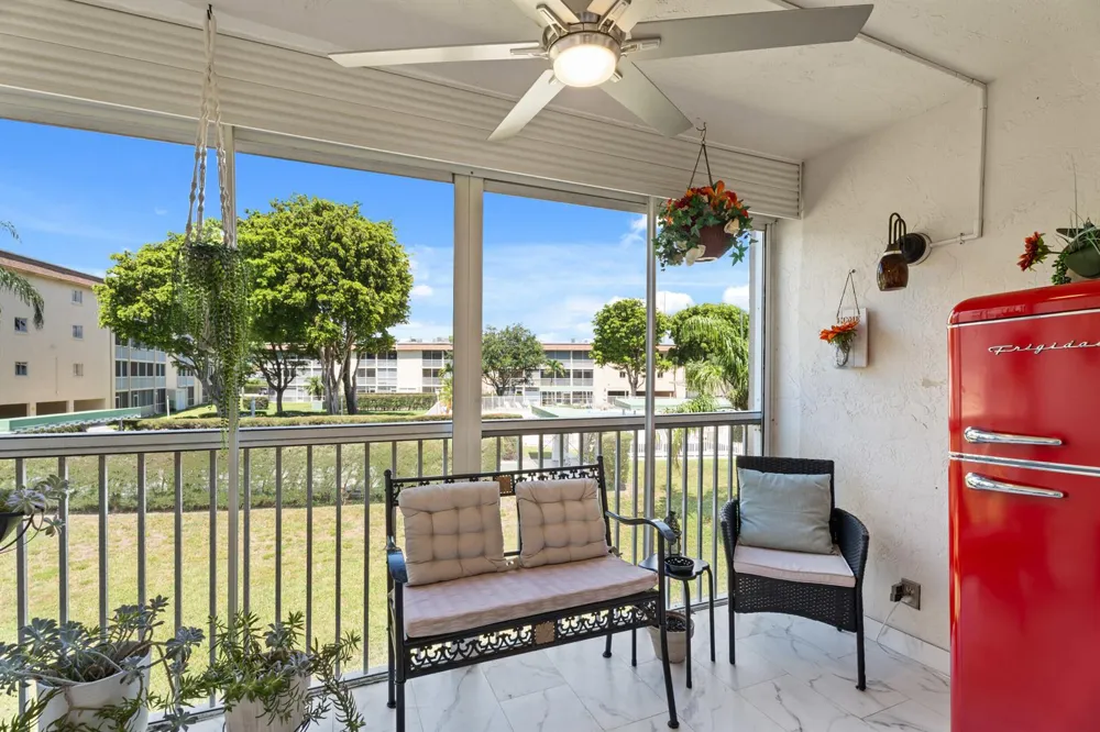 200 Village Green Circle E #206 Palm Springs, FL 33461