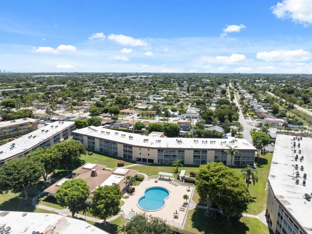 200 Village Green Circle E #206 Palm Springs, FL 33461