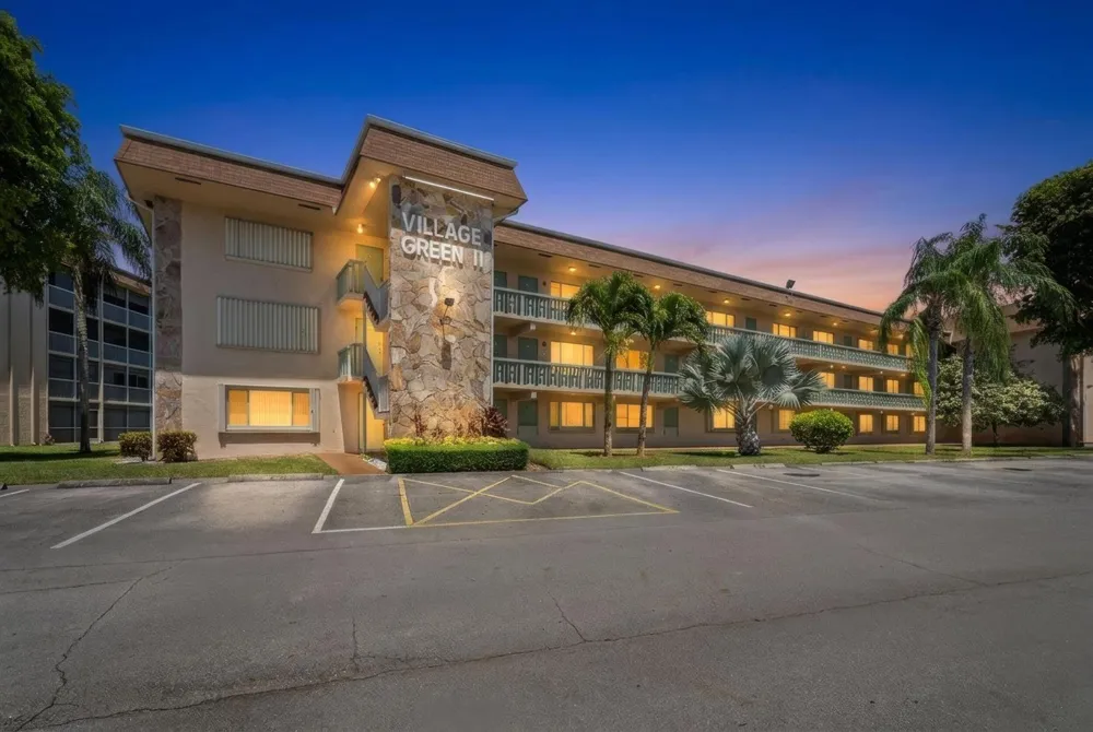 200 Village Green Circle E #206 Palm Springs, FL 33461