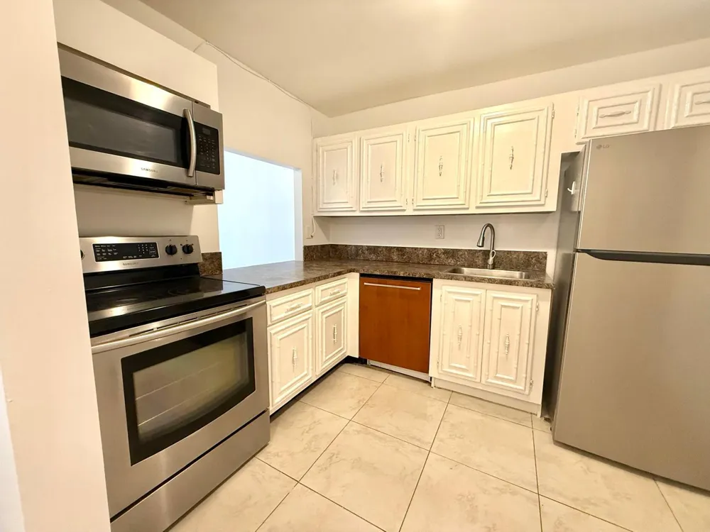 1000 Parkview Drive #316 Hallandale Beach, FL 33009