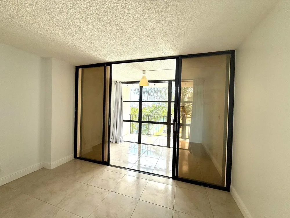 1000 Parkview Drive #316 Hallandale Beach, FL 33009