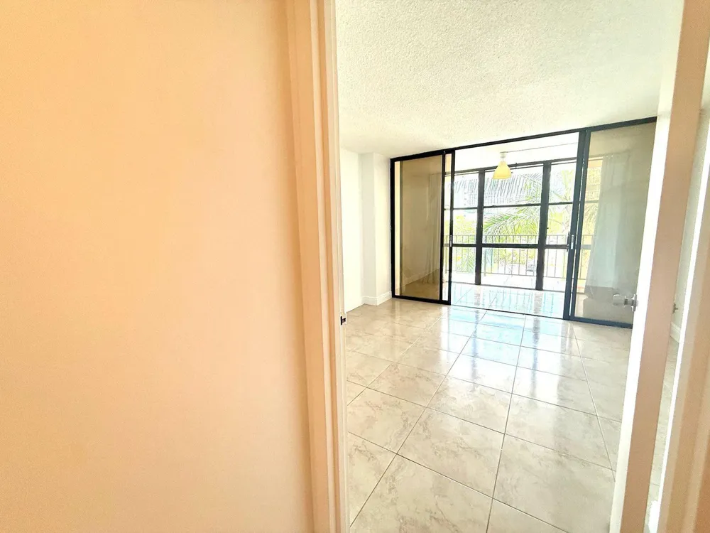 1000 Parkview Drive #316 Hallandale Beach, FL 33009