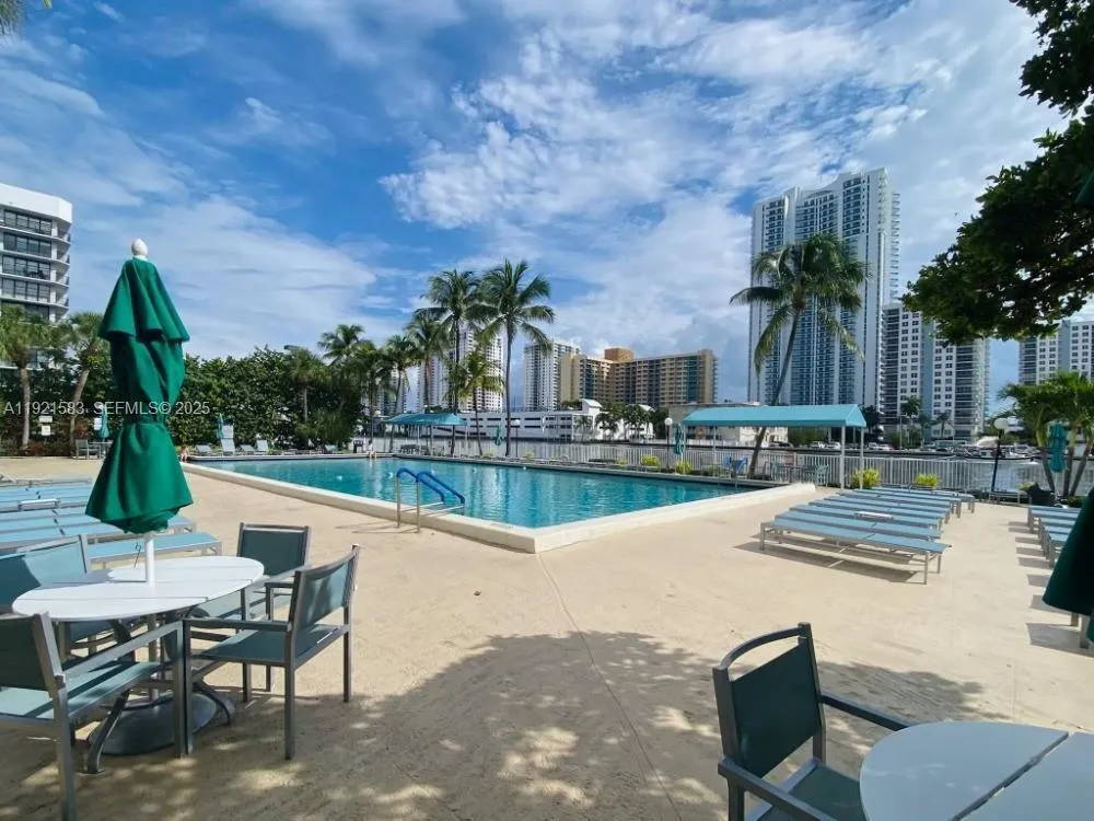 1000 Parkview Drive #316 Hallandale Beach, FL 33009