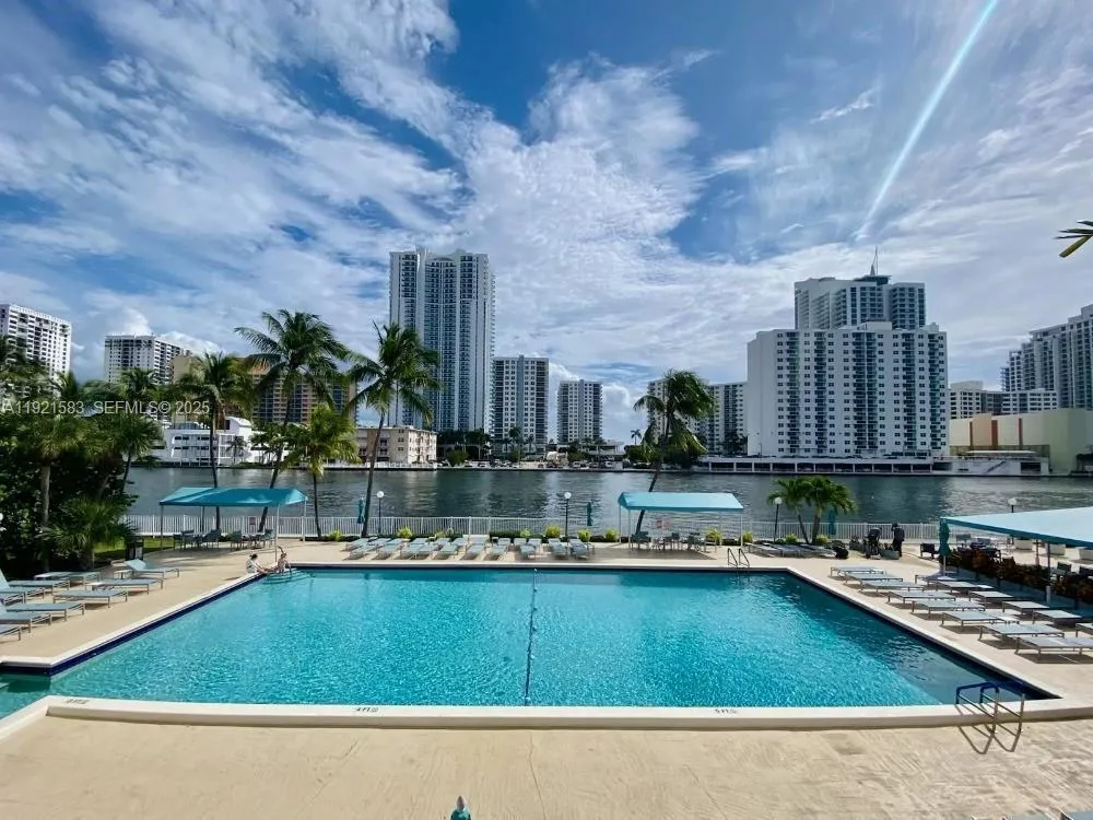 1000 Parkview Drive #316 Hallandale Beach, FL 33009