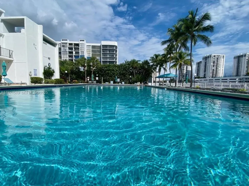 1000 Parkview Drive #316 Hallandale Beach, FL 33009