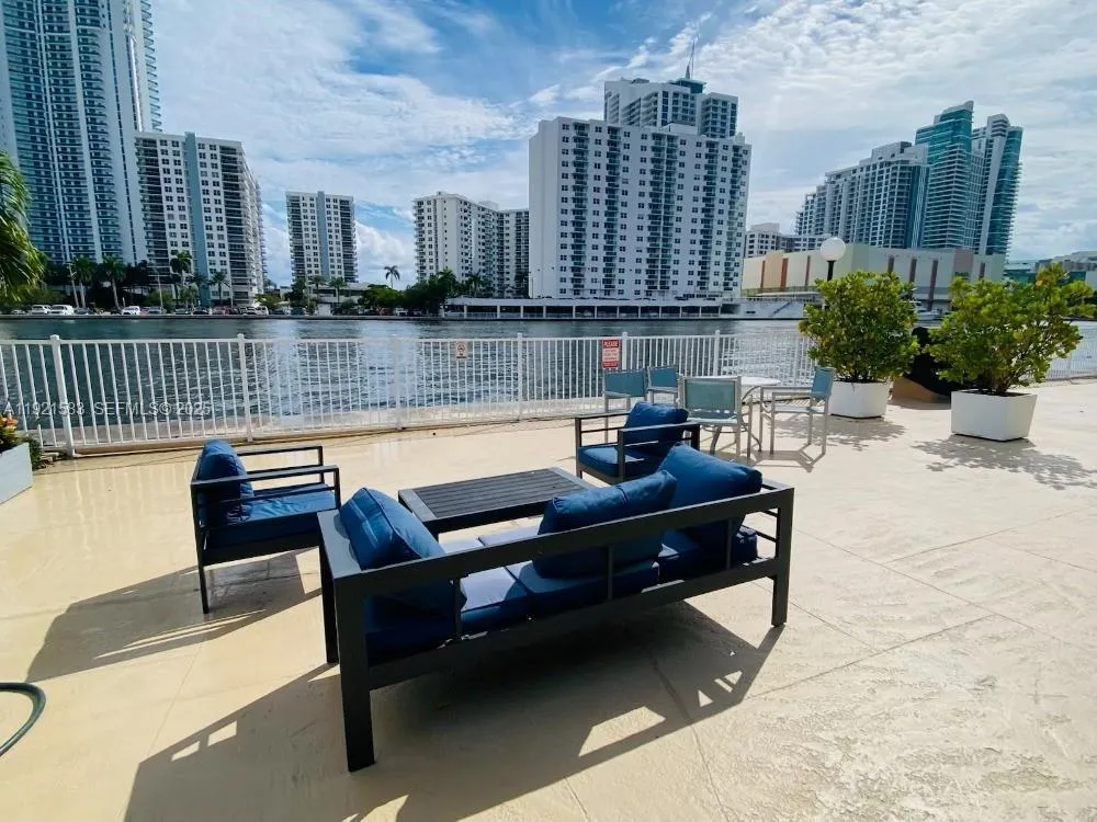 1000 Parkview Drive #316 Hallandale Beach, FL 33009