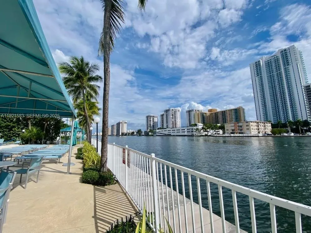 1000 Parkview Drive #316 Hallandale Beach, FL 33009