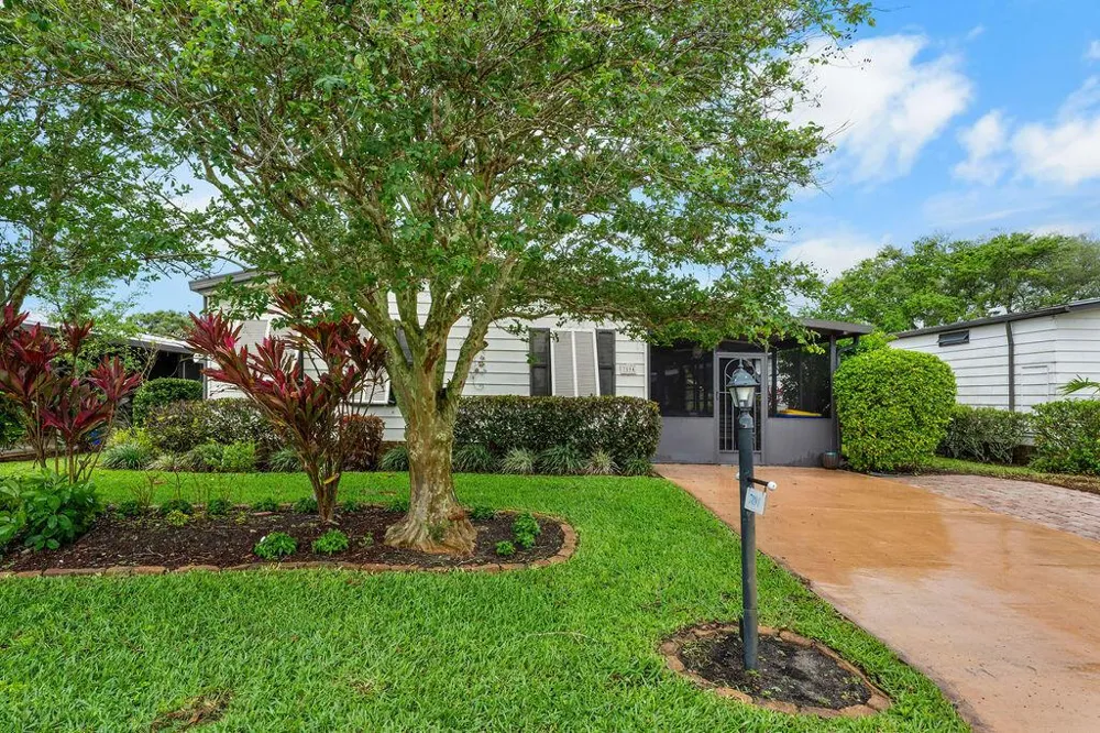 7894 SE Saratoga Drive E Hobe Sound, FL 33455