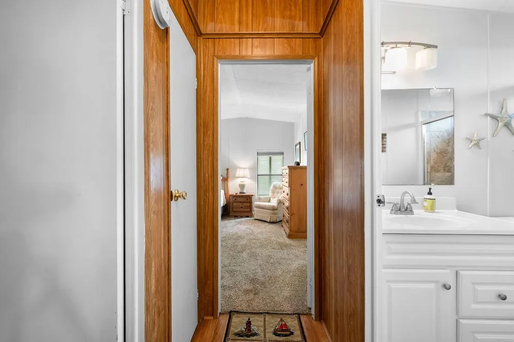7894 SE Saratoga Drive E Hobe Sound, FL 33455