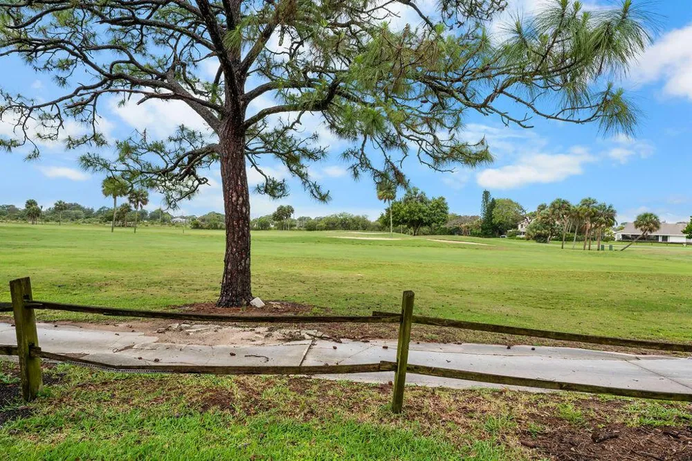 7894 SE Saratoga Drive E Hobe Sound, FL 33455
