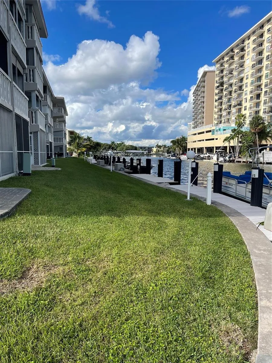 450 Paradise Isle Boulevard Hallandale Beach, FL 33009