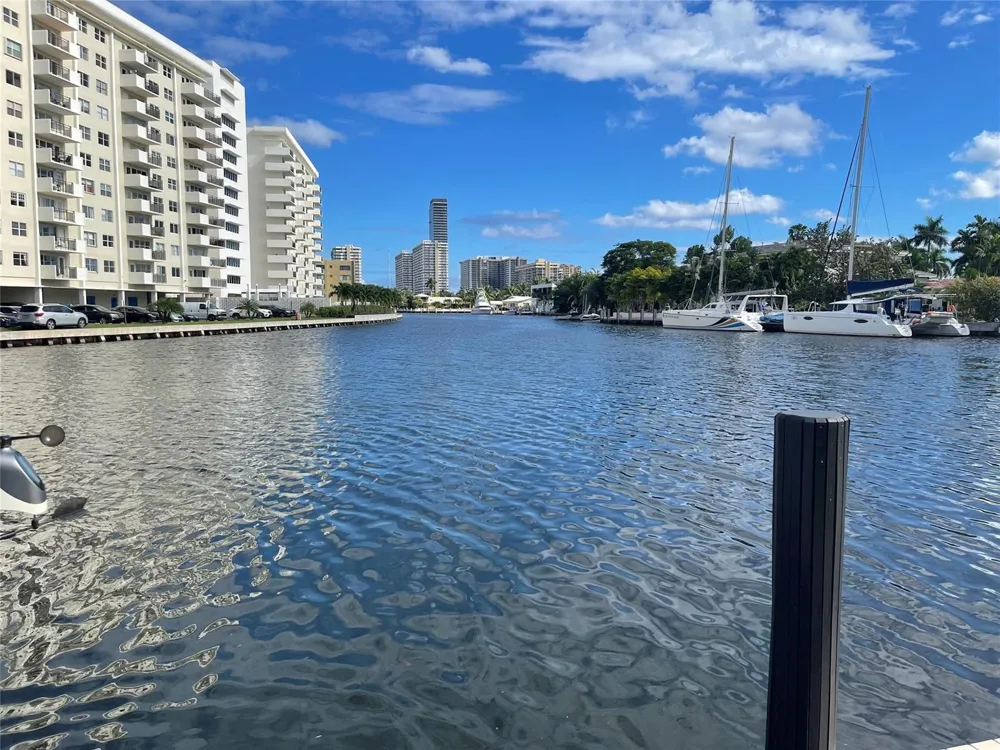 450 Paradise Isle Boulevard Hallandale Beach, FL 33009