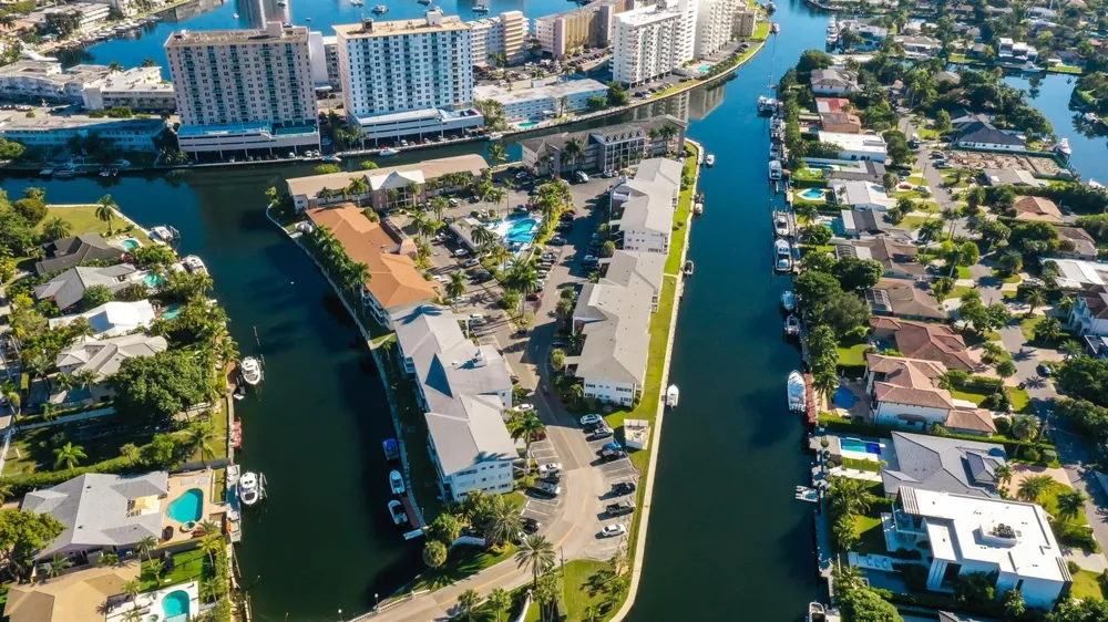 450 Paradise Isle Boulevard Hallandale Beach, FL 33009