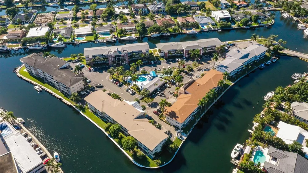 450 Paradise Isle Boulevard Hallandale Beach, FL 33009