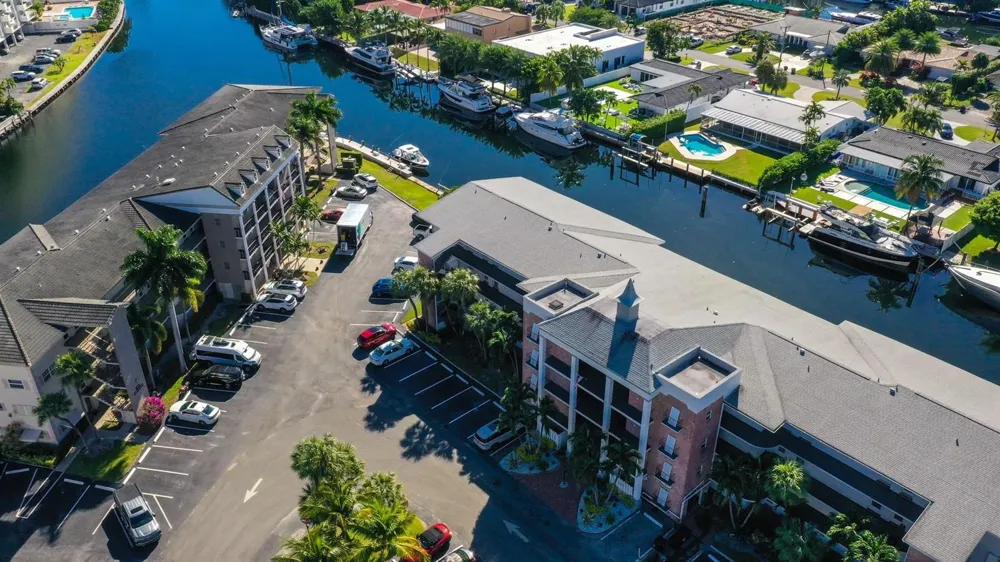 450 Paradise Isle Boulevard Hallandale Beach, FL 33009